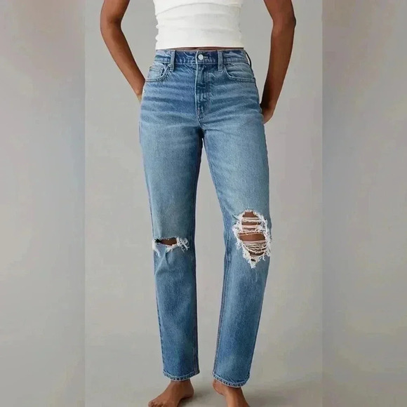 AE | American Eagle | Cropped Destroyed Jeans | Women’s 6 Short - Picture 1 of 4